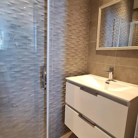 Appartamento Barri With Terrace - Port Palais Des Festivals *